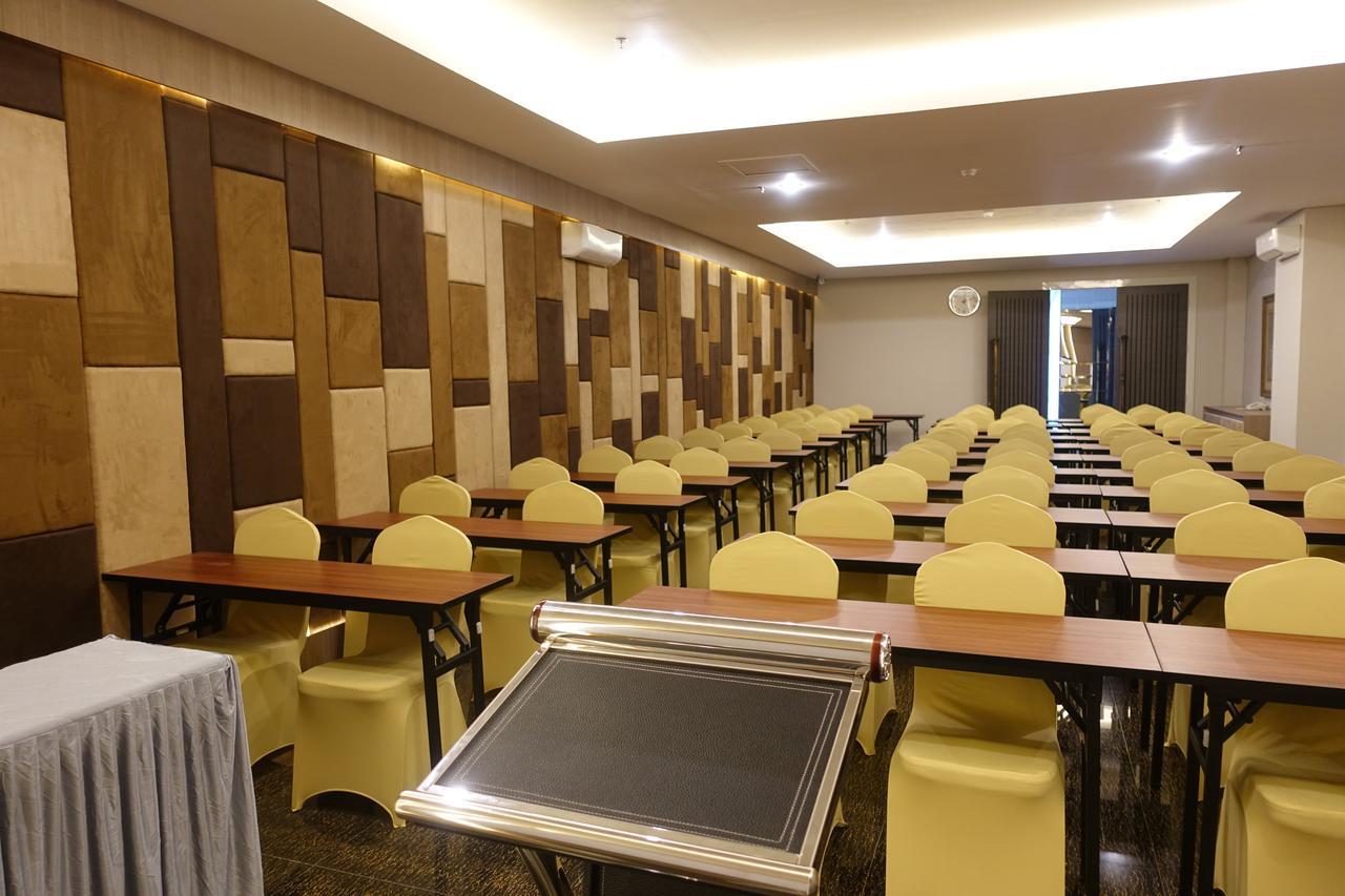 M Hotel Kupang Kupang  Extérieur photo