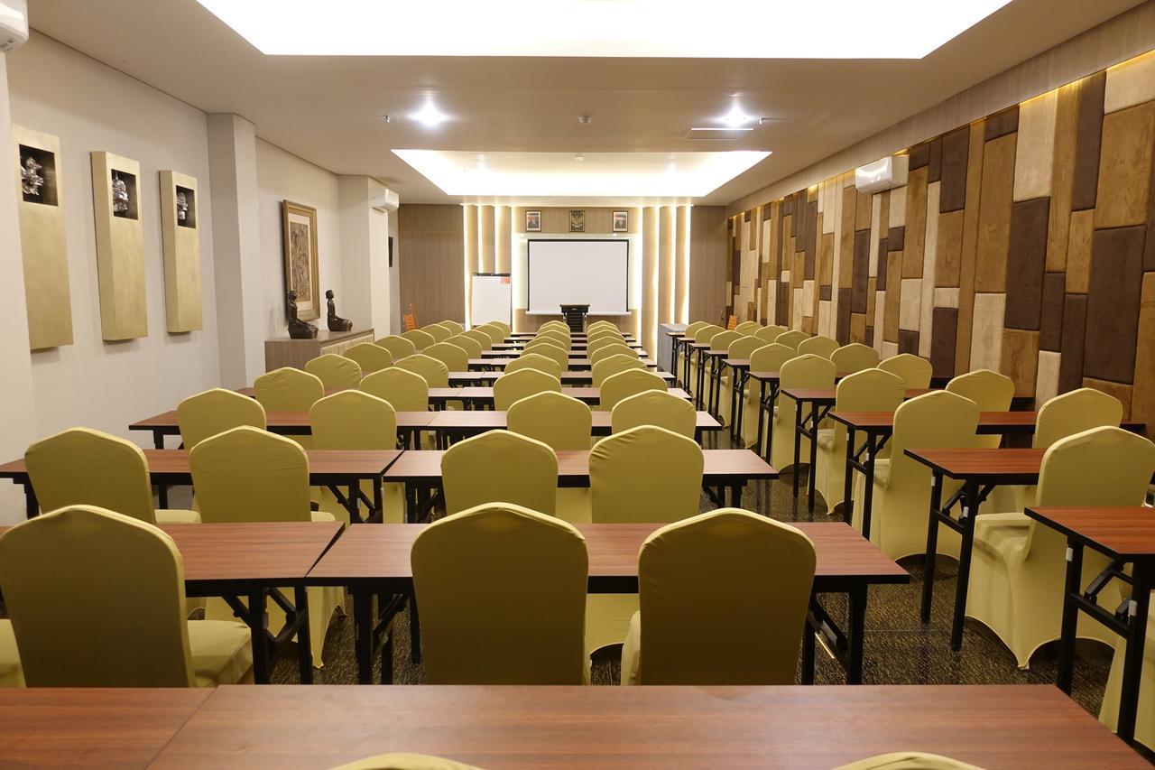 M Hotel Kupang Kupang  Extérieur photo
