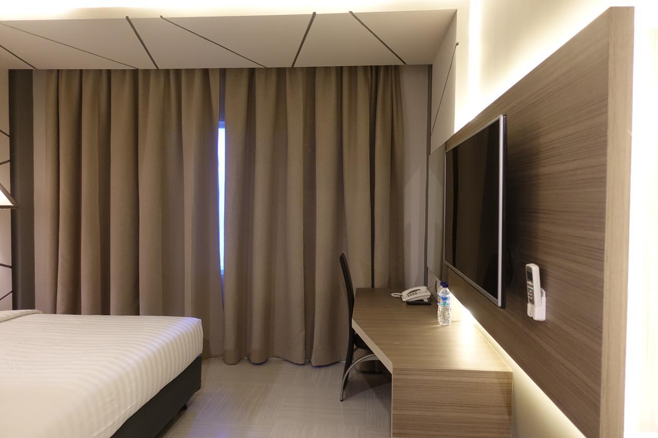 M Hotel Kupang Kupang  Extérieur photo