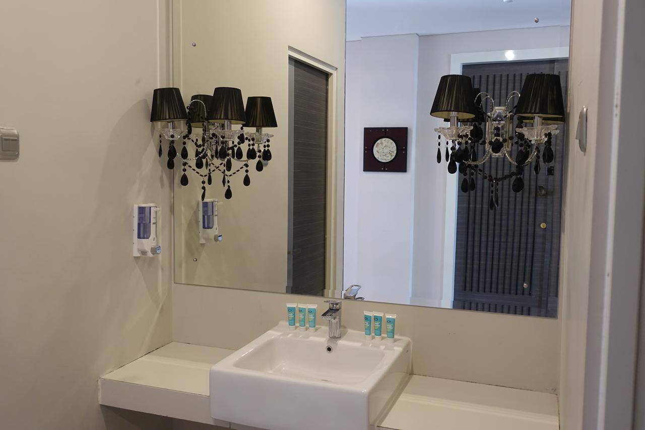 M Hotel Kupang Kupang  Extérieur photo