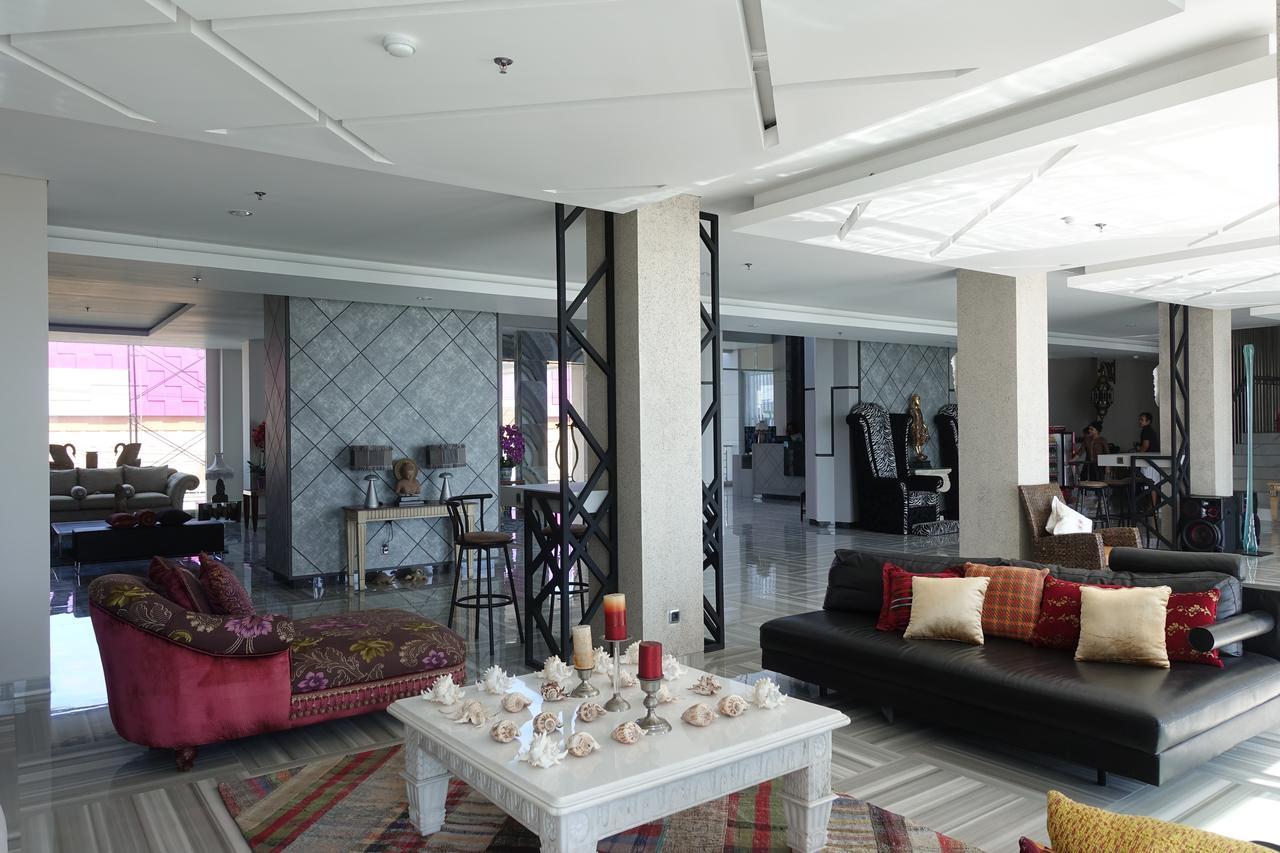 M Hotel Kupang Kupang  Extérieur photo