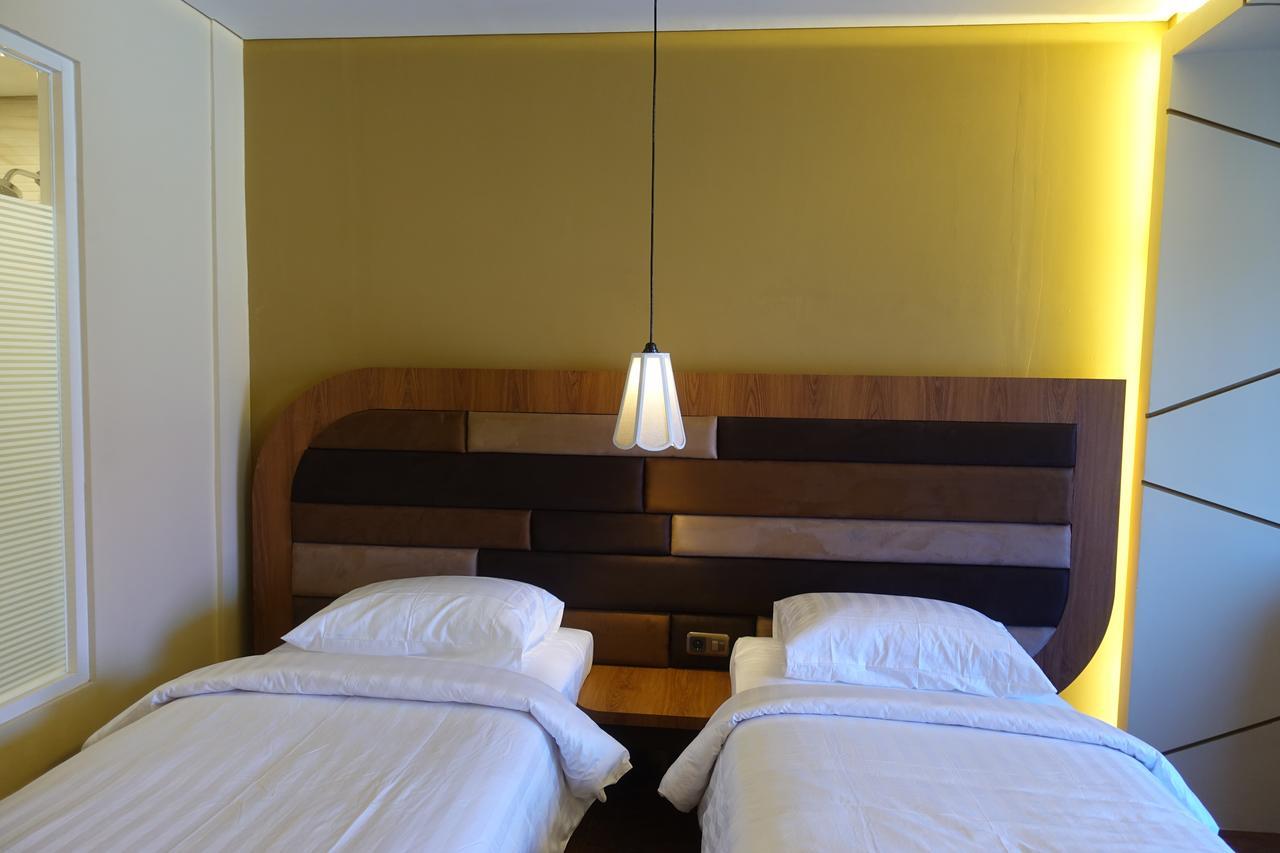 M Hotel Kupang Kupang  Extérieur photo