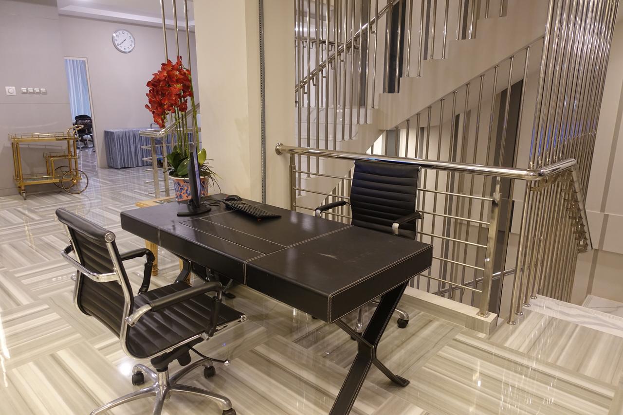 M Hotel Kupang Kupang  Extérieur photo