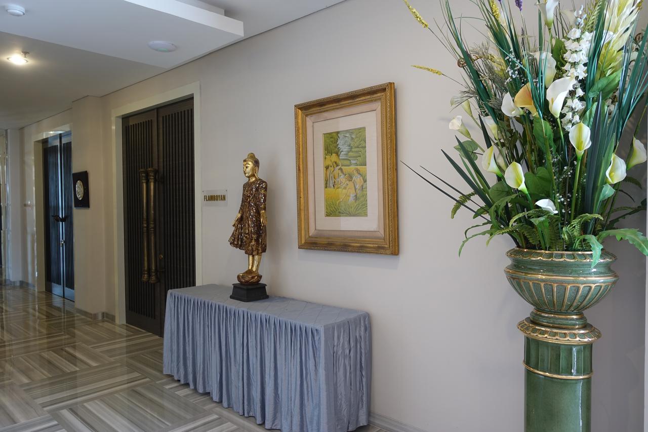 M Hotel Kupang Kupang  Extérieur photo