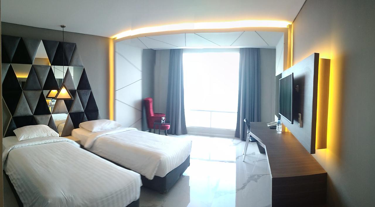 M Hotel Kupang Kupang  Extérieur photo